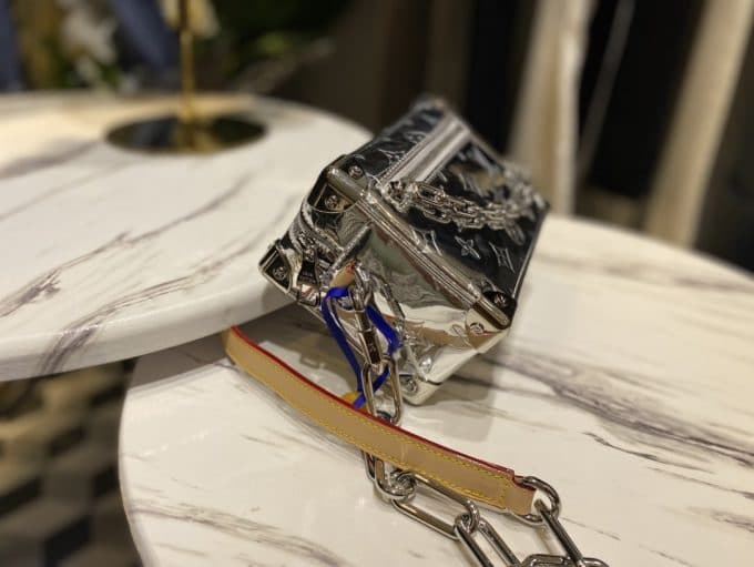 人気高級 ルイヴィトンバッグコピー 大人気2022新品 Louis Vuitton メンズ ショルダーバッグ - 画像 (4)