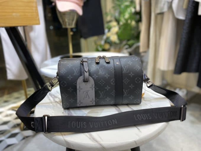人気高級 ルイヴィトンバッグコピー 2022新品注目度NO.1 Louis Vuitton メンズ ショルダーバッグ