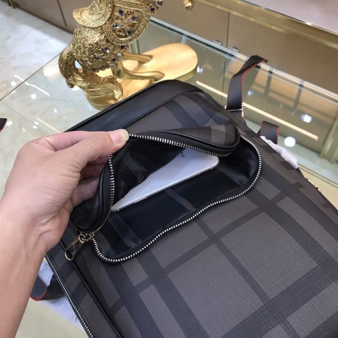 バーバリーバッグコピー 大人気2022新品 BURBERRY メンズ バックパック - 画像 (7)