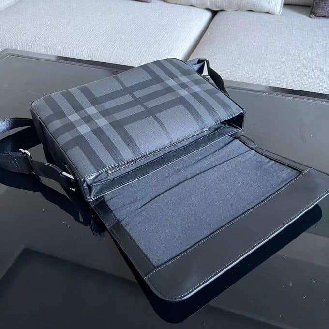 バーバリーバッグコピー 定番人気2022新品 BURBERRY メンズ ショルダーバッグ - 画像 (7)