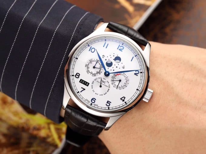 大人気新作IWC ポルトギーゼ コピーシリーズ メンズ 自動巻き3色 - 画像 (4)