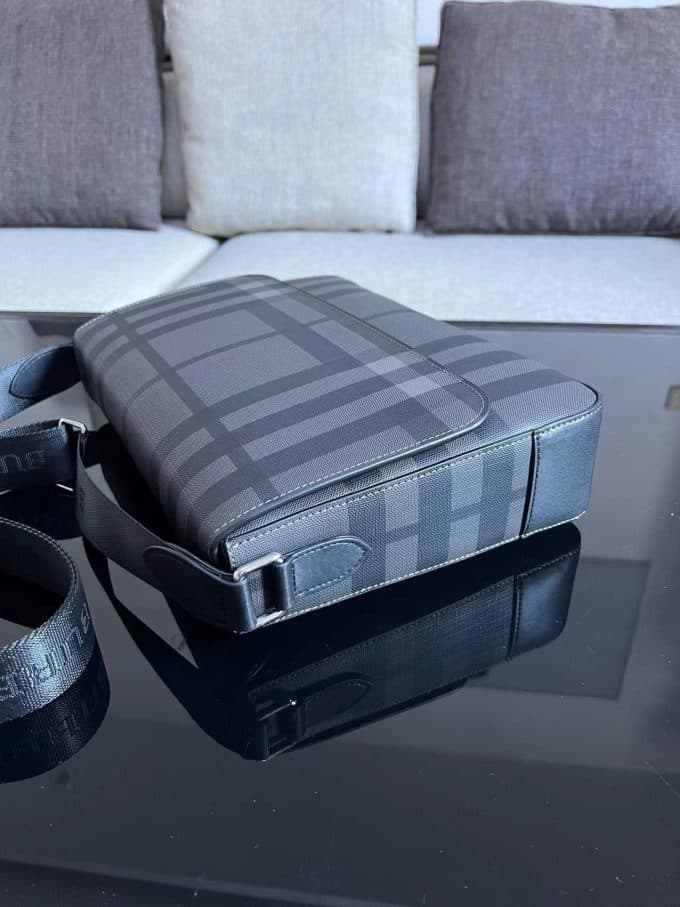 バーバリーバッグコピー 定番人気2022新品 BURBERRY メンズ ショルダーバッグ - 画像 (7)