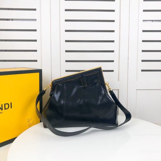 フェンディバッグコピー 2022新品注目度NO.1 FENDI レディース ショルダーバッグ