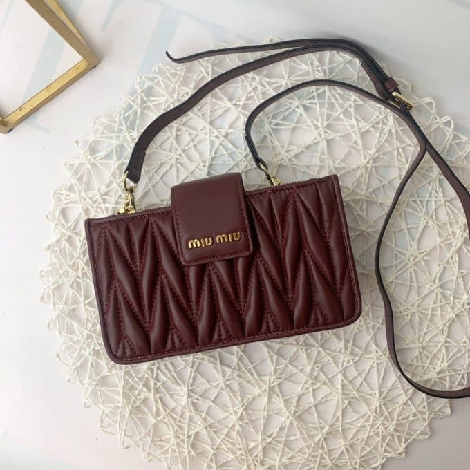 2019秋冬注目度NO.1ミュウミュウ(MIUMIU)☆ ショルダーバッグコピー☆特別価格にて販売!!アイテム続々追加中♪♪♪