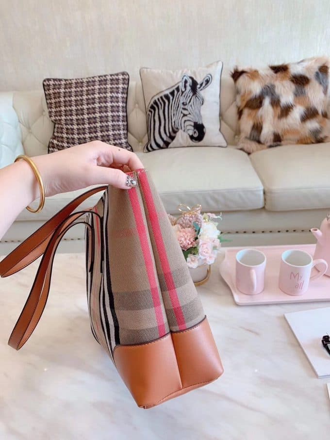 2019人気新作バーバリー(BURBERRY)☆レディース トートバッグコピー☆どんなアイテムとも相性がいい！絶賛発売中！！ - 画像 (6)