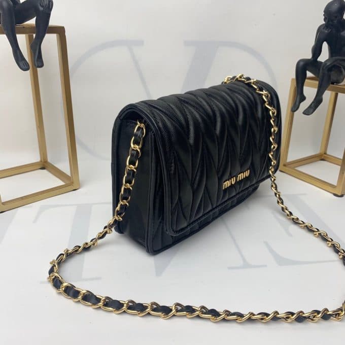 2019秋冬大人気ミュウミュウ(MIUMIU)☆ ショルダーバッグコピー☆絶品定番商品!今から活躍!絶賛発売中！♪♪ - 画像 (3)