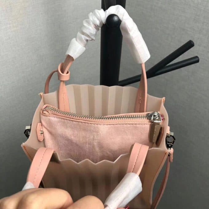 2019秋冬新作☆超売れ筋ミュウミュウ(MIUMIU)☆ ハンドバックコピー☆特別価格にて販売!!今一番流行っている人気アイテム!! - 画像 (6)