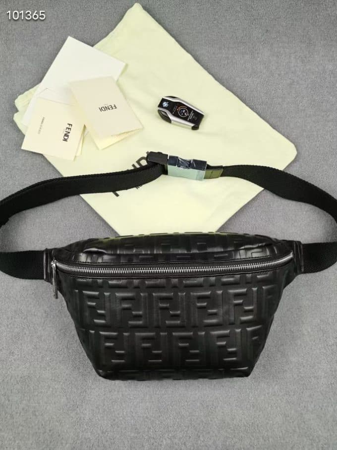 フェンディバッグコピー 2021新品注目度NO.1 FENDI メンズ ボディバッグ