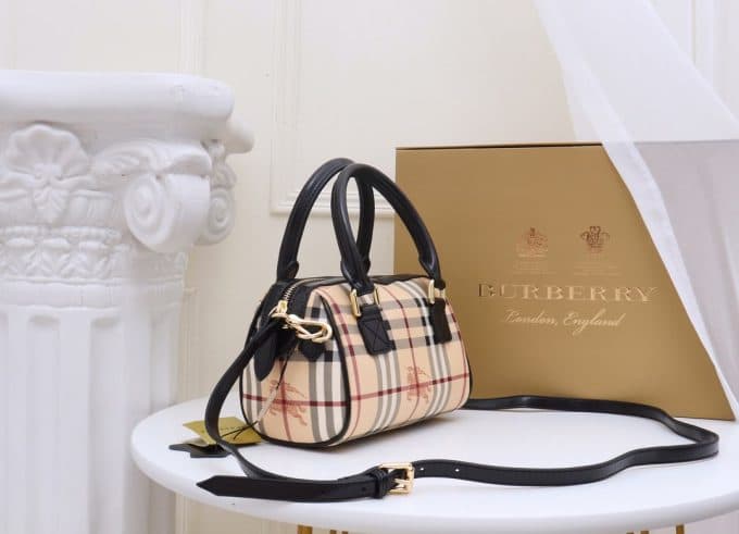 2019秋冬新作☆超売れ筋バーバリー(BURBERRY)☆レディース ハンドバックコピー☆特別価格にて販売!!今一番流行っている人気アイテム!! - 画像 (3)