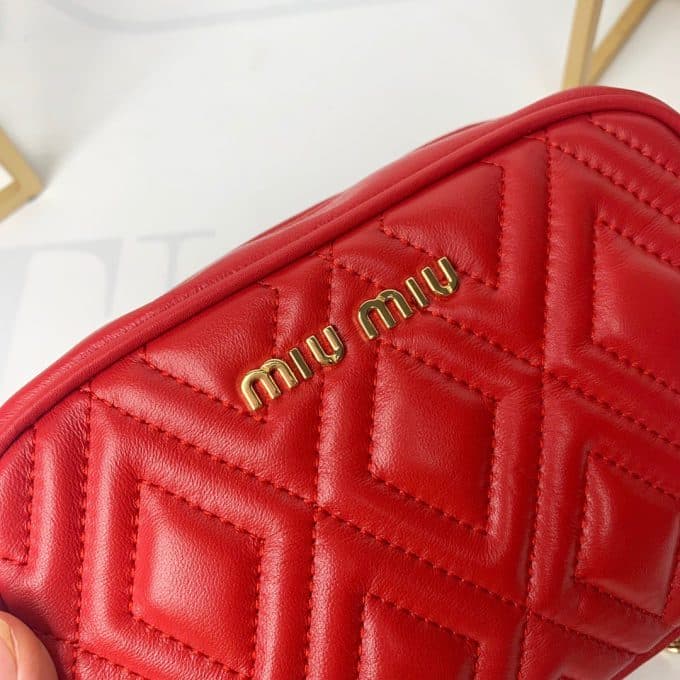 2019秋冬高品質ミュウミュウ(MIUMIU)☆ ショルダーバッグコピー☆気持ちの良い触り心地♪相性抜群！ - 画像 (6)