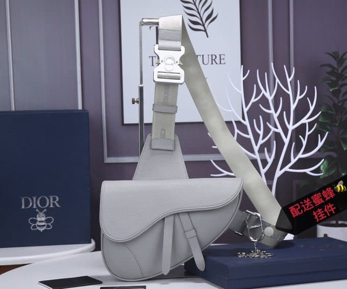 人気高級 ディオールバッグコピー 2021新品注目度NO.1 Dior メンズ ボディバッグ