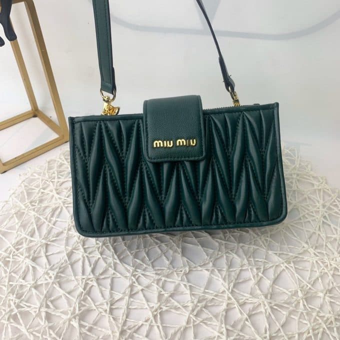 2019秋冬注目度NO.1ミュウミュウ(MIUMIU)☆ ショルダーバッグコピー☆特別価格にて販売!!アイテム続々追加中♪♪♪ - 画像 (4)