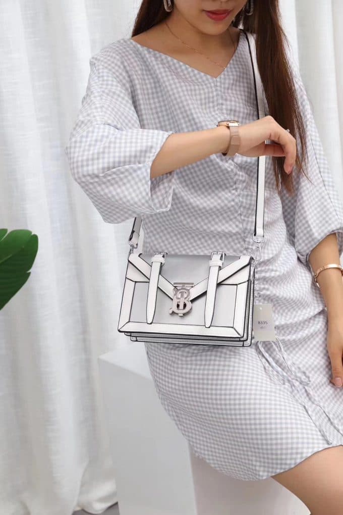 2019秋冬新作☆超売れ筋バーバリー(BURBERRY)☆レディース ショルダーバッグコピー☆特別価格にて販売!!今一番流行っている人気アイテム!! - 画像 (3)
