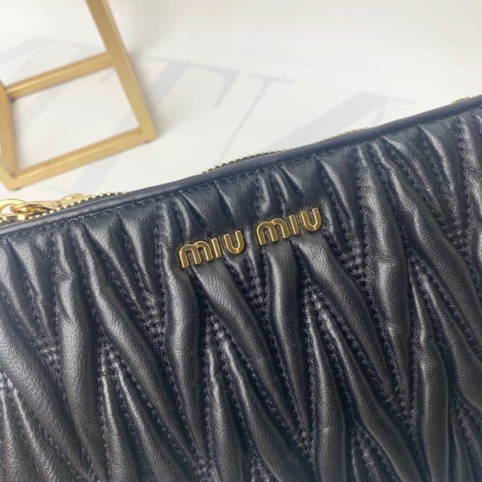 2019新作超売れ筋ミュウミュウ(MIUMIU)☆ ショルダーバッグコピー☆効果抜群♪視線を独り占める!! - 画像 (5)