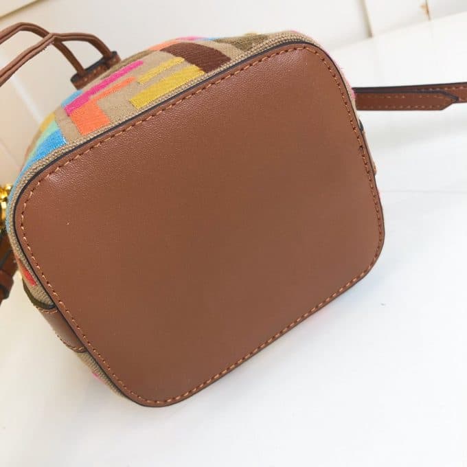 フェンディバッグコピー 2022新品注目度NO.1 FENDI レディース バケツバッグ - 画像 (4)