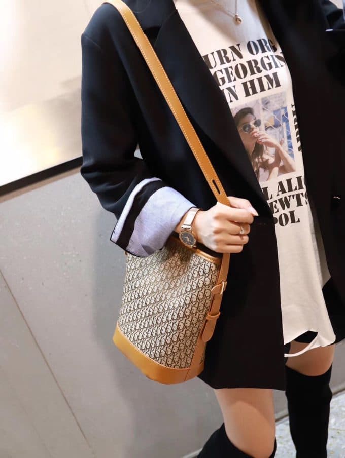 2019秋冬新作☆超売れ筋バーバリー(BURBERRY)☆レディース バケツバッグコピー☆特別価格にて販売!!今一番流行っている人気アイテム!! - 画像 (7)