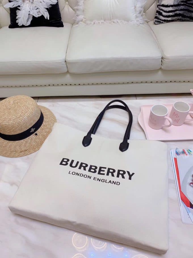 2019秋冬定番商品バーバリー(BURBERRY)☆レディース トートバッグコピー☆爆発人気商品!数量限定発表★♫♪ - 画像 (4)