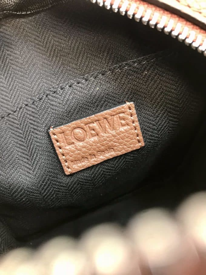 人気高級ロエベバッグコピー 2021新品注目度NO.1 Loeweメンズ ショルダーバッグ - 画像 (8)