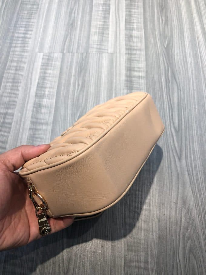 2019秋冬注目度NO.1ミュウミュウ(MIUMIU)☆ ショルダーバッグコピー☆特別価格にて販売!!アイテム続々追加中♪♪♪ - 画像 (4)