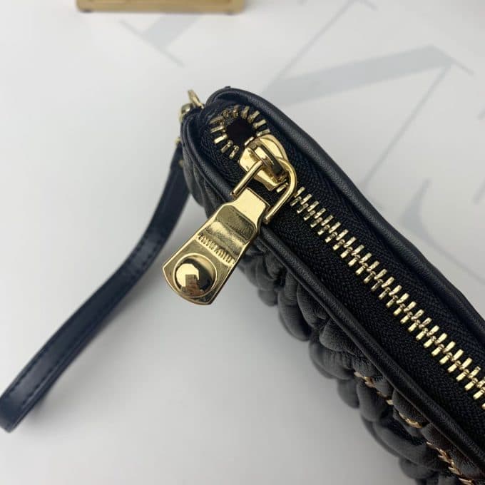 2019新作超売れ筋ミュウミュウ(MIUMIU)☆ ショルダーバッグコピー☆効果抜群♪視線を独り占める!! - 画像 (6)