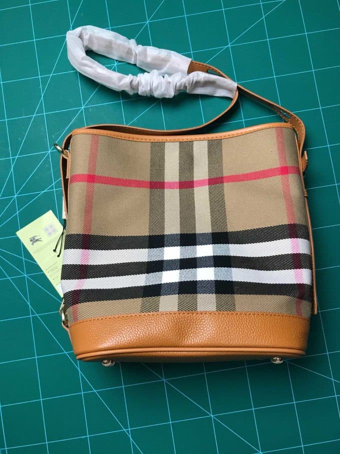 2019大人気爆発バーバリー(BURBERRY)☆レディース バケツバッグコピー☆人気商品今流行り欠かせない存在☆★