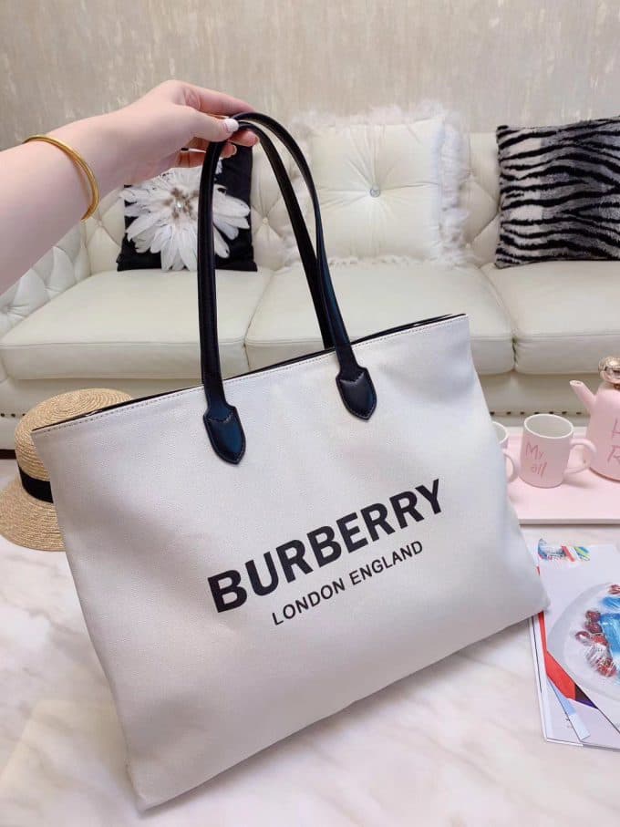 2019秋冬定番商品バーバリー(BURBERRY)☆レディース トートバッグコピー☆爆発人気商品!数量限定発表★♫♪