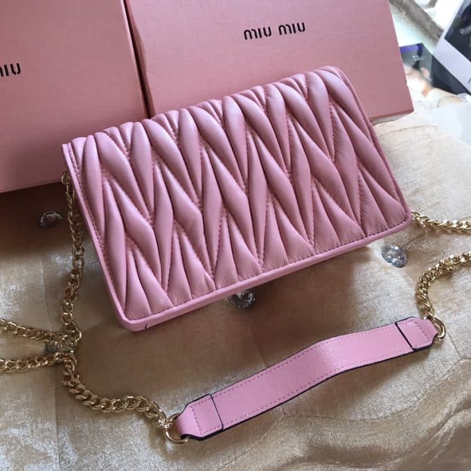 2019秋冬定番商品ミュウミュウ(MIUMIU)☆ ショルダーバッグコピー☆爆発人気商品!数量限定発表★♫♪ - 画像 (3)