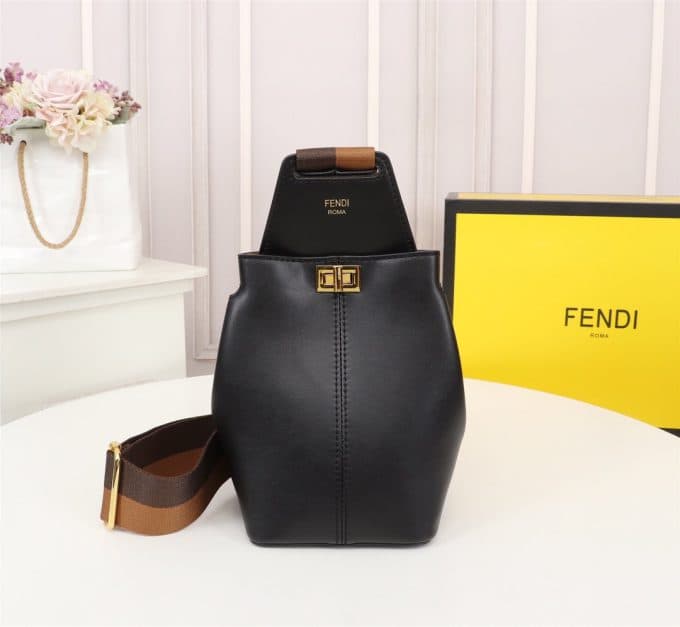 フェンディバッグコピー 大人気2021新品 FENDI 男女兼用 ボディバッグ