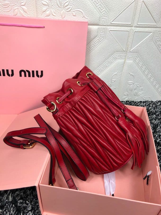 2019秋冬高品質ミュウミュウ(MIUMIU)☆ バケツバッグコピー☆気持ちの良い触り心地♪相性抜群！ - 画像 (2)