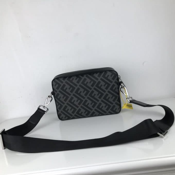 フェンディバッグコピー 2021新品注目度NO.1 FENDI メンズ ショルダーバッグ - 画像 (3)