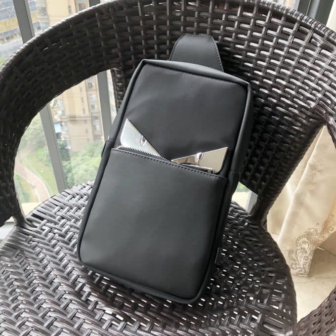 フェンディバッグコピー 2021新品注目度NO.1 FENDI メンズ ボディバッグ