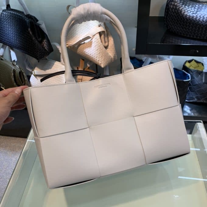 ボッテガヴェネタバッグコピー 2021新品注目度NO.1 Bottega Veneta メンズ トートバッグ