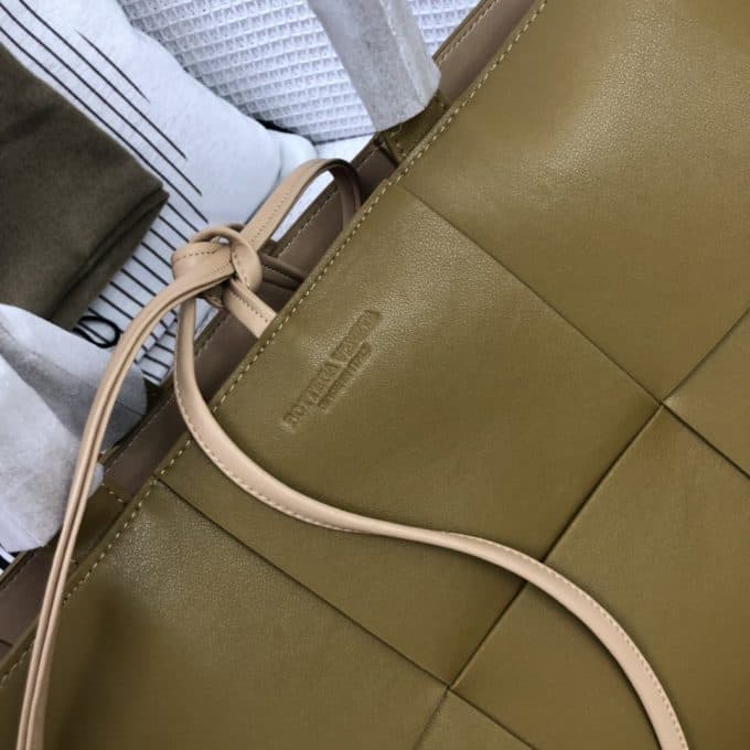 ボッテガヴェネタバッグコピー 定番人気2021新品 Bottega Veneta メンズ トートバッグ - 画像 (4)