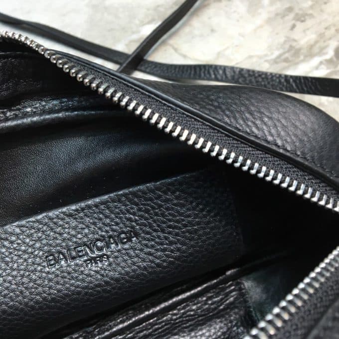 高品質 バレンシアガバッグコピー 定番人気2021新品 BALENCIAGA 男女兼用 ショルダーバッグ - 画像 (7)