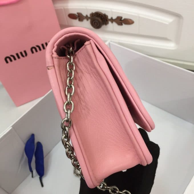 2019人気新作ミュウミュウ(MIUMIU)☆ ショルダーバッグコピー☆どんなアイテムとも相性がいい！絶賛発売中！！ - 画像 (5)