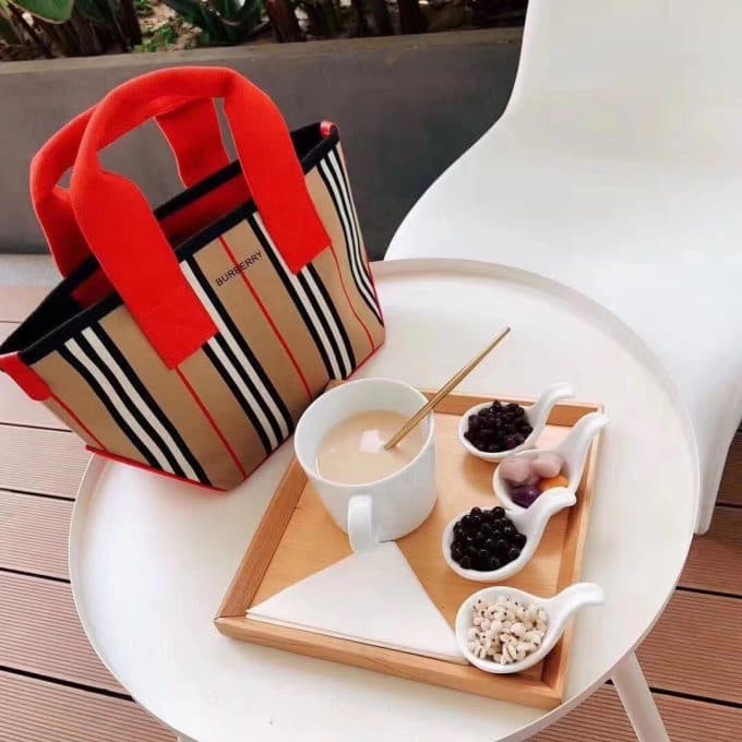 2019大人気爆発バーバリー(BURBERRY)☆レディース トートバッグコピー☆人気商品今流行り欠かせない存在☆★