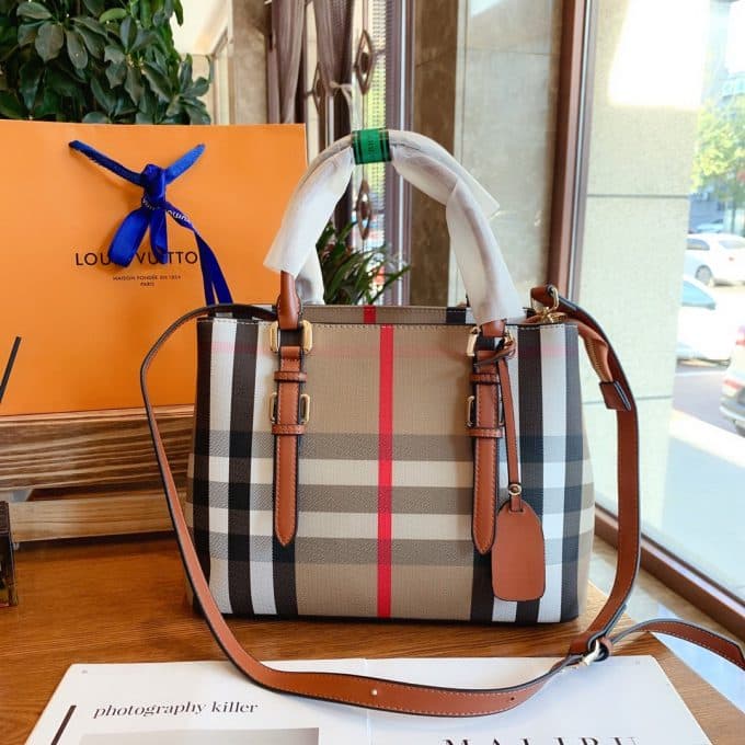 2019人気新作バーバリー(BURBERRY)☆レディース ハンドバックコピー☆どんなアイテムとも相性がいい！絶賛発売中！！
