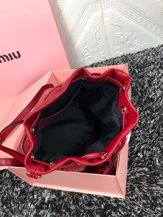 2019秋冬高品質ミュウミュウ(MIUMIU)☆ バケツバッグコピー☆気持ちの良い触り心地♪相性抜群！ - 画像 (7)