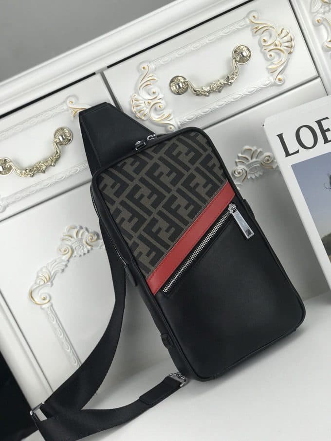 フェンディバッグコピー 大人気2021新品 FENDI メンズ ボディバッグ