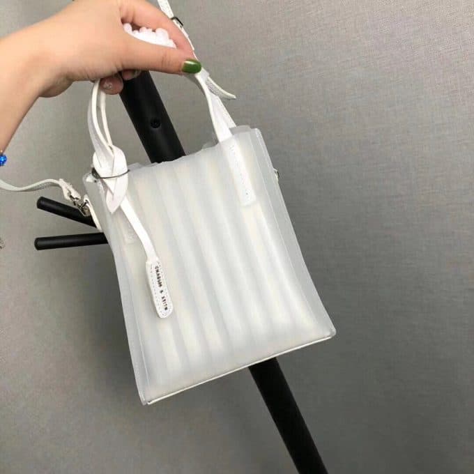 2019秋冬新作☆超売れ筋ミュウミュウ(MIUMIU)☆ ハンドバックコピー☆特別価格にて販売!!今一番流行っている人気アイテム!! - 画像 (3)