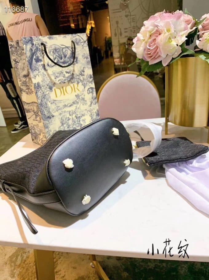 2019秋冬新作☆超売れ筋バーバリー(BURBERRY)☆レディース バケツバッグコピー☆特別価格にて販売!!今一番流行っている人気アイテム!! - 画像 (2)
