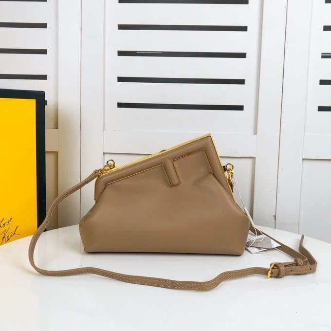 フェンディバッグコピー 2022新品注目度NO.1 FENDI レディース ショルダーバッグ