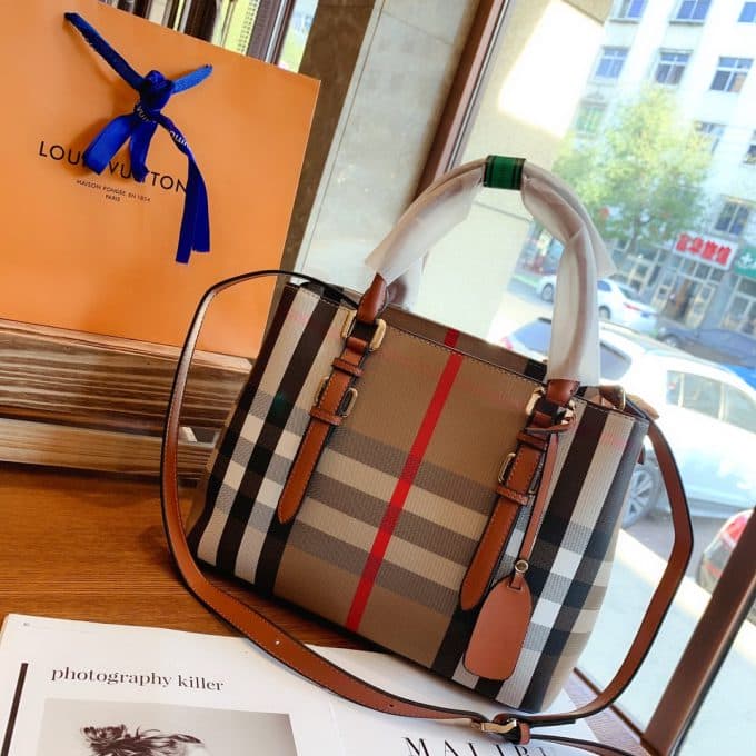 2019人気新作バーバリー(BURBERRY)☆レディース ハンドバックコピー☆どんなアイテムとも相性がいい！絶賛発売中！！ - 画像 (2)