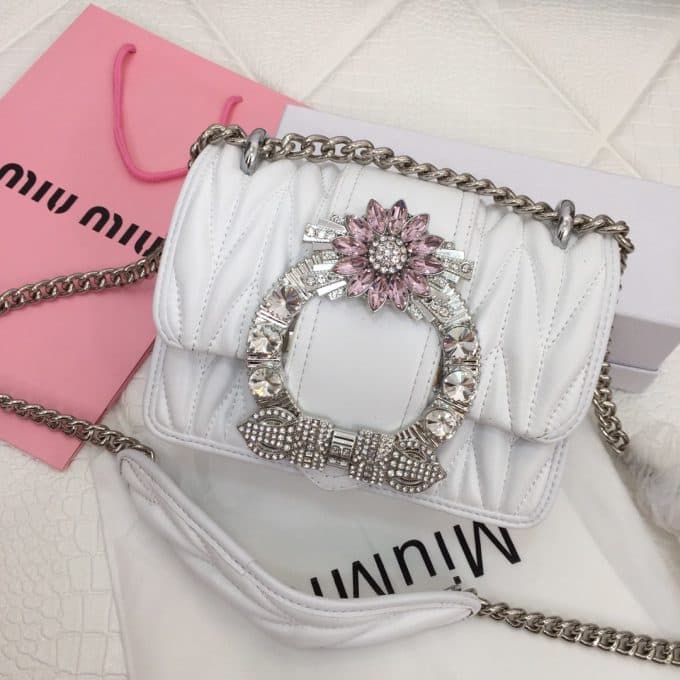 2019人気新作ミュウミュウ(MIUMIU)☆ ショルダーバッグコピー☆どんなアイテムとも相性がいい！絶賛発売中！！