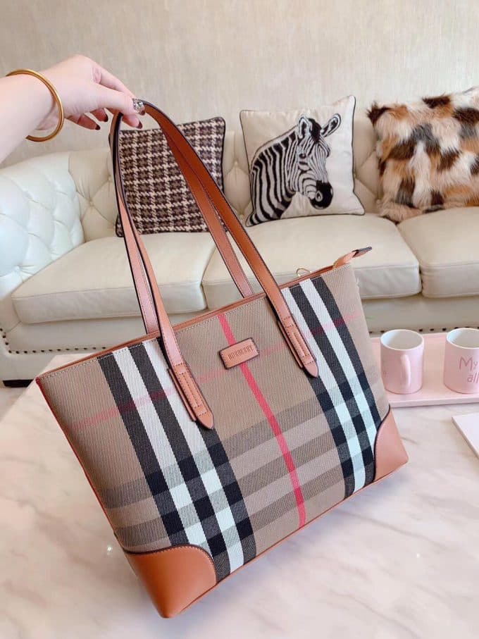 2019人気新作バーバリー(BURBERRY)☆レディース トートバッグコピー☆どんなアイテムとも相性がいい！絶賛発売中！！ - 画像 (5)