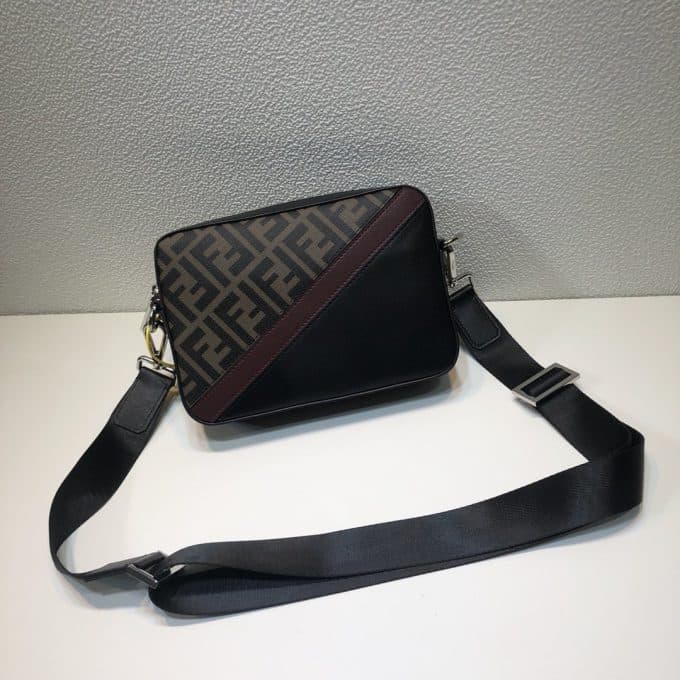 フェンディバッグコピー 2021新品注目度NO.1 FENDI メンズ ショルダーバッグ