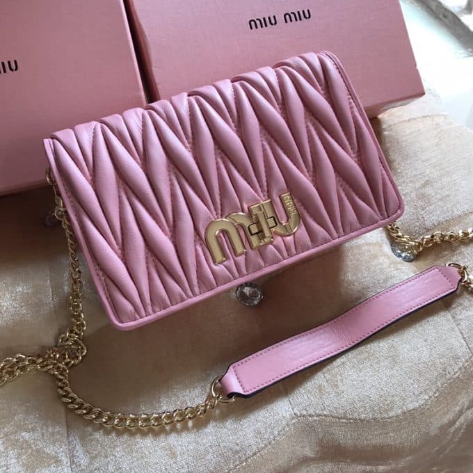 2019秋冬定番商品ミュウミュウ(MIUMIU)☆ ショルダーバッグコピー☆爆発人気商品!数量限定発表★♫♪ - 画像 (2)
