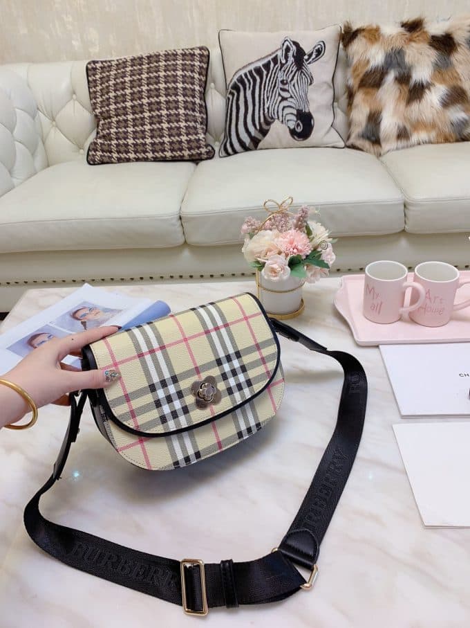 2019大人気爆発バーバリー(BURBERRY)☆レディース ショルダーバッグコピー☆人気商品今流行り欠かせない存在☆★ - 画像 (3)