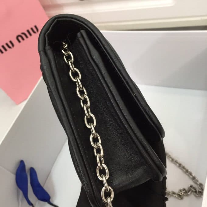 2019人気新作ミュウミュウ(MIUMIU)☆ ショルダーバッグコピー☆どんなアイテムとも相性がいい！絶賛発売中！！ - 画像 (6)