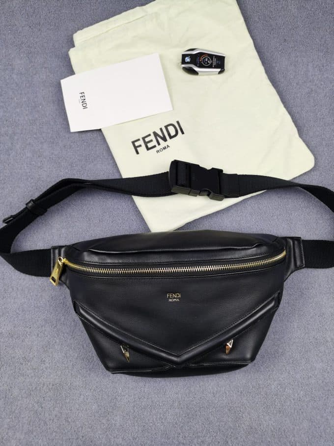 フェンディバッグコピー 大人気2021新品 FENDI メンズ ボディバッグ
